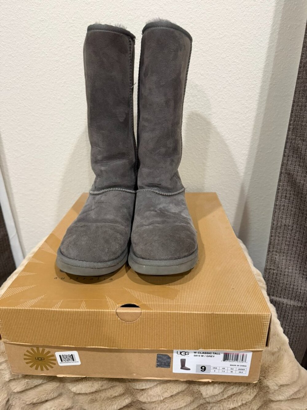 UGG Australia Classic Tall Grey Suede Sheepskin Boots Size 9 Original Box